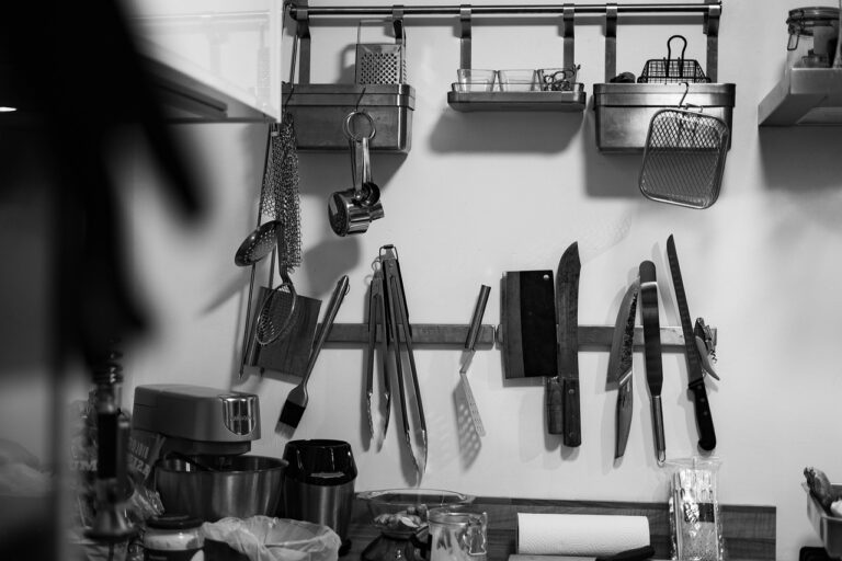Ecco come scegliere i giusti utensili per migliorare la tua esperienza in cucina